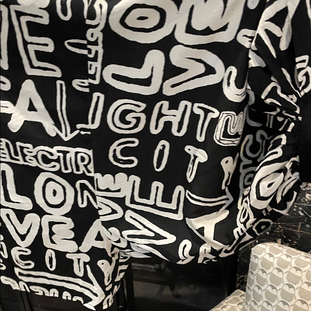 Live 4 Truth Monochrome Graphic Shirt - Picture 7 of 10